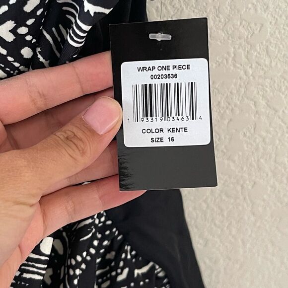 NWT avenue‎ wrap one piece swim suit - Picture 6 of 6